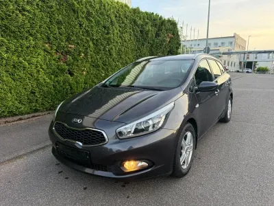 Gebraucht Kia Ceed Sportswagon 99 PS (72 kW) 2014 Grau Kombi