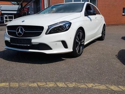 Gebraucht Mercedes A180 Urban 122 PS (89 kW) 2016 Weiß Limousine
