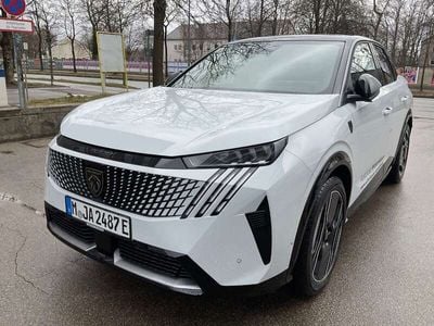 Peugeot e-3008