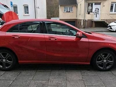 Gebraucht Mercedes A200 Urban 150 PS (110 kW) 2013 Rot Kleinwagen