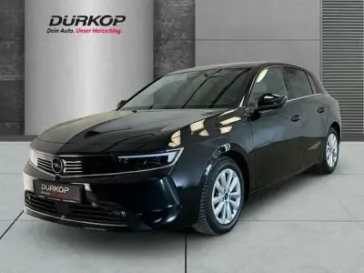 Gebraucht Opel Astra Elegance 131 PS (96 kW) 2022 Diamant schwarz/karbon schwarz (metallic) Limousine