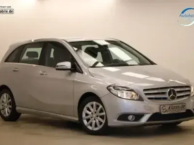 Usata Mercedes B180 122 CV (89 kW) 2012 Argento Monovolume