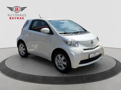 Gebraucht Toyota iQ 68 PS (50 kW) 2011 Weiß Kleinwagen