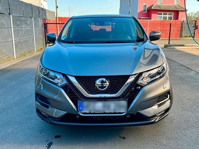 Grau Gebraucht 2018 Nissan Qashqai N-Connecta SUV | 17.300 € (Etwas zu teuer)
