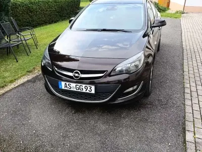Gebraucht Opel Astra Innovation 101 PS (74 kW) 2013 Kombi