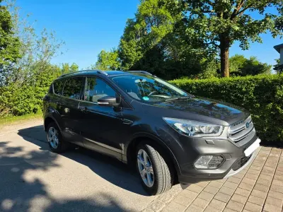 Gebraucht Ford Kuga Cool & Connect 150 PS (110 kW) 2019 Grau SUV