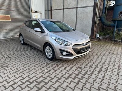 Gebraucht Hyundai i30 Classic 99 PS (72 kW) 2016 Weiß Coupé