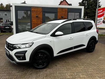 Weiß Gebraucht 2022 Dacia Jogger Comfort Van / Kleinbus | 16.490 € (Guter Preis)