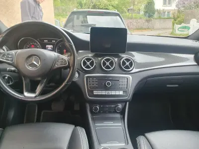 Gebraucht Mercedes CLA200 136 PS (100 kW) 2019 Schwarz Limousine