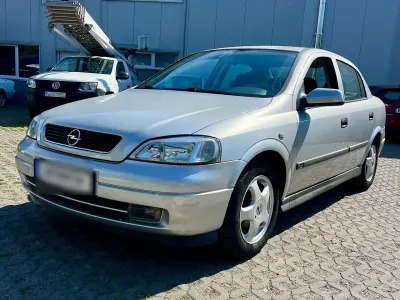 Gebraucht Opel Astra 101 PS (74 kW) 2000 Silber Limousine