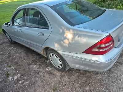 Gebraucht Mercedes C200 60 PS (44 kW) 2003 Grau Limousine