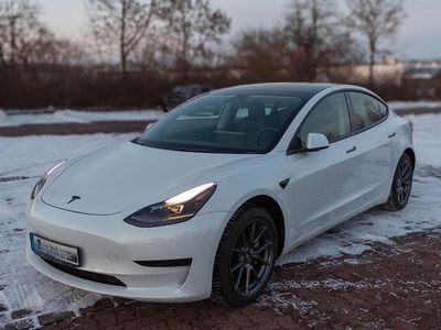 Weiß Gebraucht 2021 Tesla Model 3 Standard Range Plus Limousine | 21.500 € (Fairer Preis)