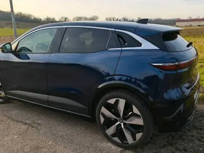 Usata Renault Megane E-Tech Techno 160 kW (218 CV) 2022 Blu Berlina