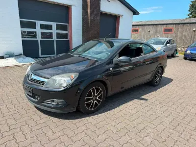 Gebraucht Opel Astra Edition 140 PS (102 kW) 2009 Schwarz Cabrio