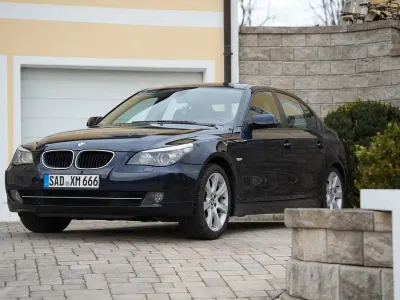 Gebraucht BMW 525 Sport Line 218 PS (160 kW) 2007 Blau Limousine