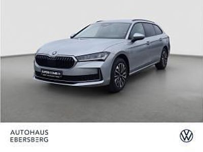 Neu Skoda Superb Selection 204 PS (150 kW) 2025 Silber Kombi