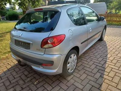 Gebraucht Peugeot 206 60 PS (44 kW) 2009 Silber Kleinwagen