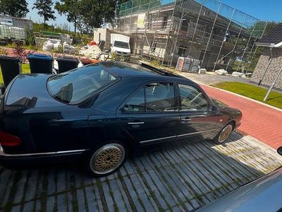 Mercedes E200