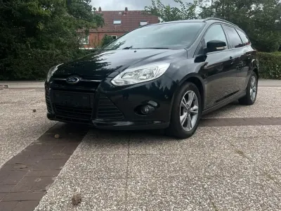 Gebraucht Ford Focus 115 PS (84 kW) 2014 Schwarz Kombi