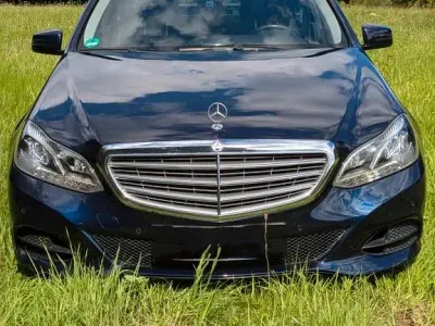 Gebraucht Mercedes E300 204 PS (150 kW) 2013 Blau Limousine