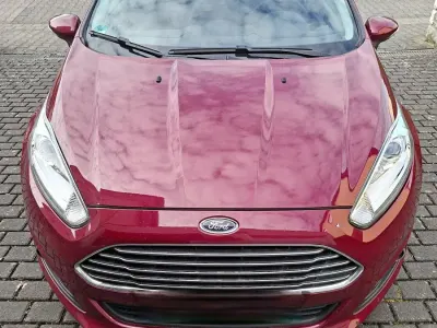 Gebraucht Ford Fiesta Titanium 100 PS (73 kW) 2014 Rot Kleinwagen