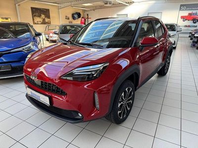 Neu Toyota Yaris Cross 131 PS (96 kW) 2026 Rot SUV