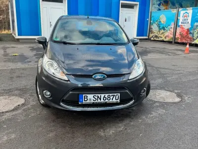 Używany Ford Fiesta Ghia 82 KM (60 kW) 2010 Niebieski Sedan/Limuzyna