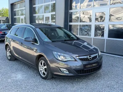 Gebraucht Opel Astra Innovation 125 PS (91 kW) 2012 Grau Kombi
