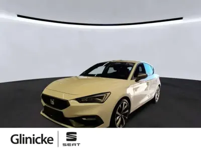 Używany Seat Leon FR 110 KM (80 kW) 2022 Biały Kombi
