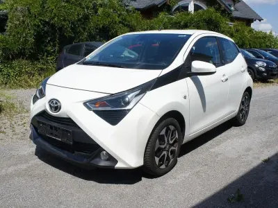 Gebraucht Toyota Aygo X-play 72 PS (52 kW) 2020 Weiß Kleinwagen