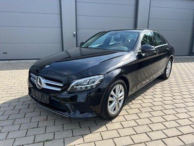 Schwarz metallic Gebraucht 2018 Mercedes C180 Avantgarde Limousine | 22.840 €