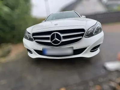 Gebraucht Mercedes E220 Avantgarde 170 PS (125 kW) 2016 Weiß Kombi