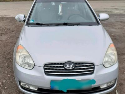 Gebraucht Hyundai Accent 97 PS (71 kW) 2009 Silber Limousine