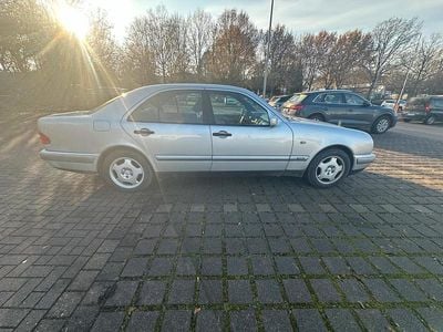 Mercedes E200