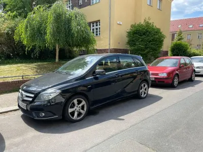 Gebraucht Mercedes B180 116 PS (85 kW) 2012 Schwarz Kleinwagen