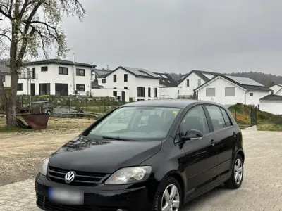 Begagnad VW Golf V 105 HK (77 kW) 2008 Svart Halvkombi