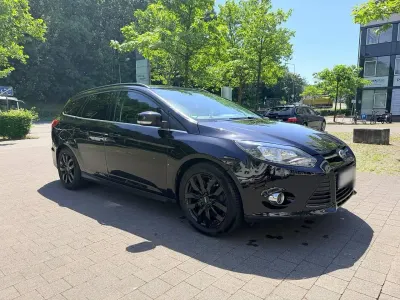 Gebraucht Ford Focus 125 PS (91 kW) 2014 Schwarz Kombi