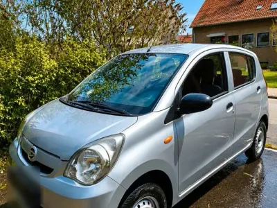 Gebraucht Daihatsu Cuore 70 PS (51 kW) 2009 Silber Kleinwagen