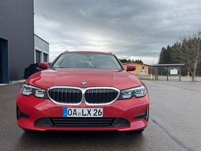 Gebraucht BMW 318 Advantage 150 PS (110 kW) 2020 Rot Kombi