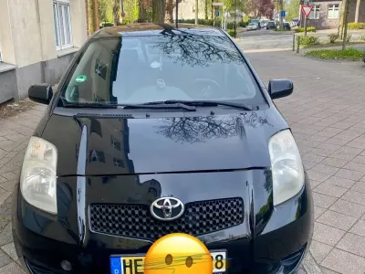 Gebraucht Toyota Yaris 70 PS (51 kW) 2007 Schwarz Kleinwagen