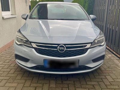 Usado Opel Astra Edition 105 HP (77 kW) 2015 Cinzento Citadino