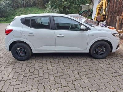 Neu Dacia Sandero Expression 101 PS (74 kW) 2026 Arktisweiss und andere Limousine