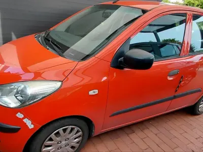 Gebraucht Hyundai i10 67 PS (49 kW) 2009 Rot Kleinwagen