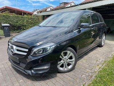 Gebraucht Mercedes B180 Business 122 PS (89 kW) 2016 Schwarz Van / Kleinbus