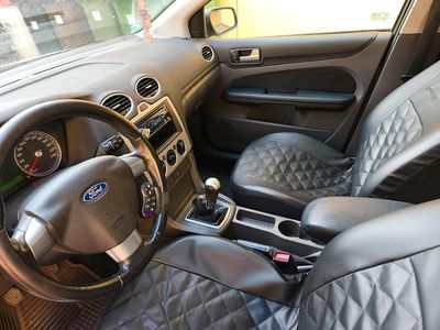 Używany Ford Focus 101 KM (74 kW) 2006 Srebrny Kombi
