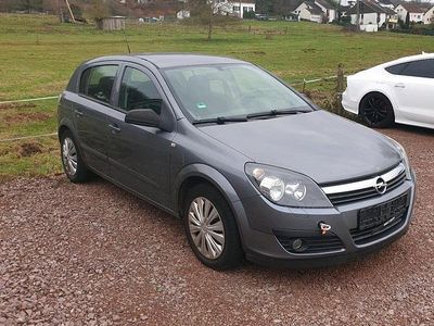 Grau Gebraucht 2005 Opel Astra Coupé | 500 € (Guter Preis)