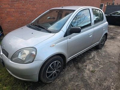 Usata Toyota Yaris 69 CV (50 kW) 2001 Grigio Utilitaria