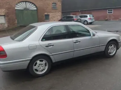 Gebraucht Mercedes C180 Elegance 122 PS (89 kW) 1995 Silber Limousine