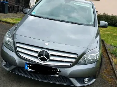 Gebraucht Mercedes B180 122 PS (89 kW) 2012 Grau Van / Kleinbus