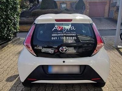 Gebraucht Toyota Aygo 69 PS (50 kW) 2018 Weiß Kleinwagen